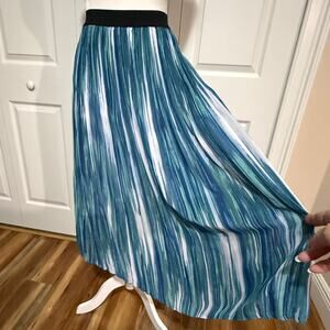 Kim Rogers Petite Medium maxi broom skirt. Elastic waist, fully lined, beautiful